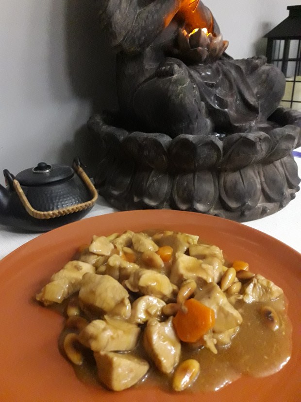 Pollo con almendras