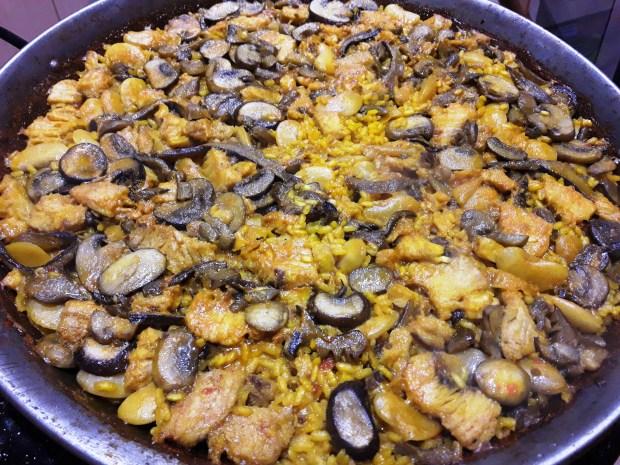 Arroz tintorera, garrofó y setas